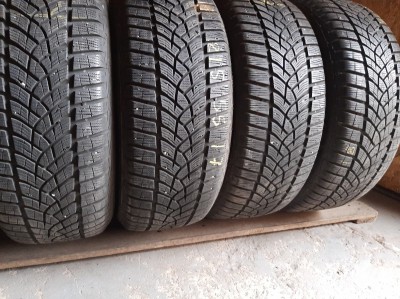 GoodYear Ultra Grip Perfomance   .…/ 215/55R 17