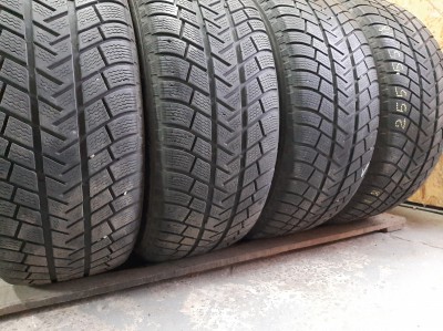 Уживані шини з Європи Michelin Latitude Alpin . 255/55 R 18 Шини на авто в хорошому стані Michelin Latitude Alpin . шириною 255 висотою 55 радіусом R 18 низькі ціни