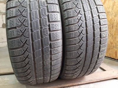 Уживані шини з Європи Pirelli Pzero Winter 245/45 R 19 Шини на авто в хорошому стані Pirelli Pzero Winter шириною 245 висотою 45 радіусом R 19 низькі ціни