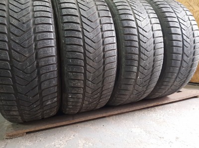 Уживані шини з Європи Pirelli Sottozero 3 255/45 R 19 Шини на авто в хорошому стані Pirelli Sottozero 3 шириною 255 висотою 45 радіусом R 19 низькі ціни