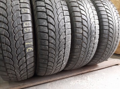 Уживані шини з Європи Bridgestone Blizzak LM-80 215/65 R 16 Шини на авто в хорошому стані Bridgestone Blizzak LM-80 шириною 215 висотою 65 радіусом R 16 низькі ціни