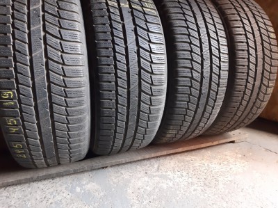 Уживані шини з Європи Toyo Snow Prox S954 245/45 R 19 Шини на авто в хорошому стані Toyo Snow Prox S954 шириною 245 висотою 45 радіусом R 19 низькі ціни