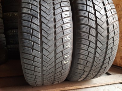 Уживані шини з Європи Vredestein Wintrac PRO 245/45 R 19 Шини на авто в хорошому стані Vredestein Wintrac PRO шириною 245 висотою 45 радіусом R 19 низькі ціни