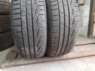 Уживані шини з Європи Pirelli Sottozero Winter 210 / 225/50 R 18 Шини на авто в хорошому стані Pirelli Sottozero Winter 210 / шириною 225 висотою 50 радіусом R 18 низькі ціни