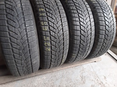 GoodYear Ultra Grip Performance  .  .  … 225/65R 17